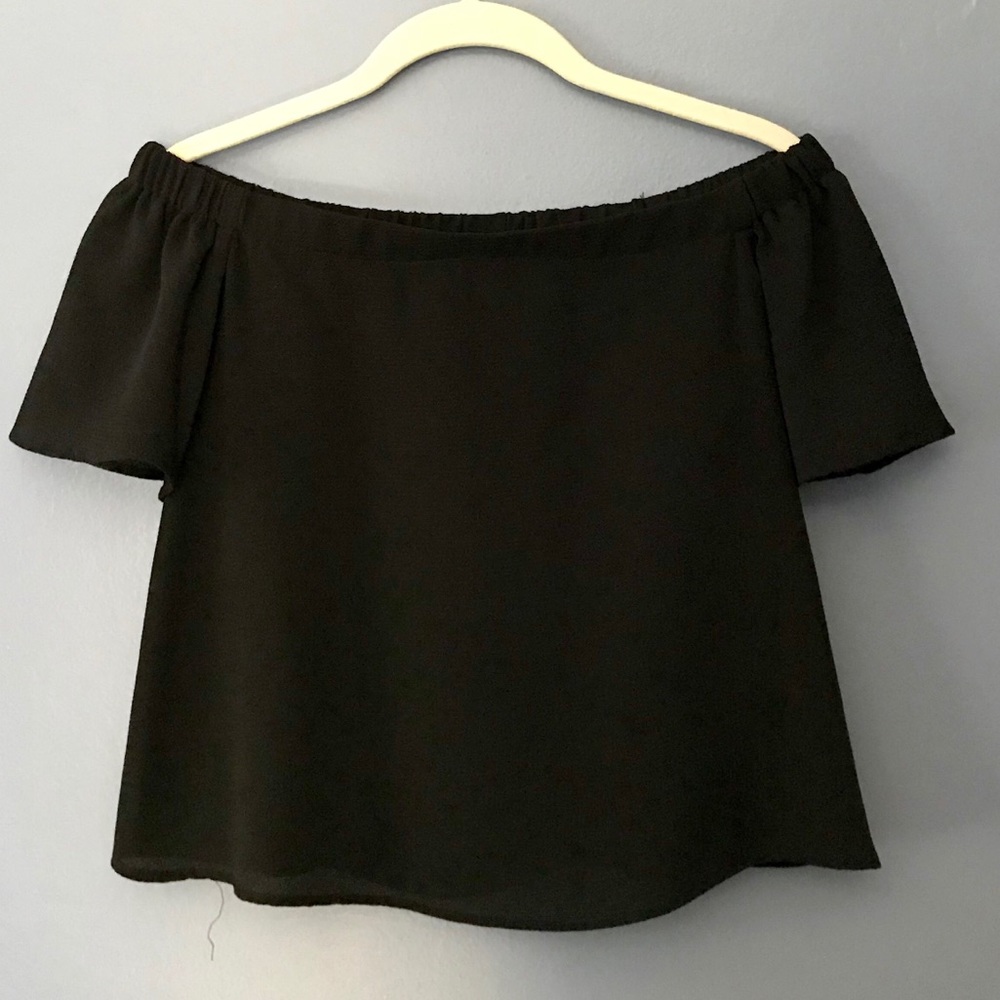 🖤NWOT Off-The-Shoulder Black Top